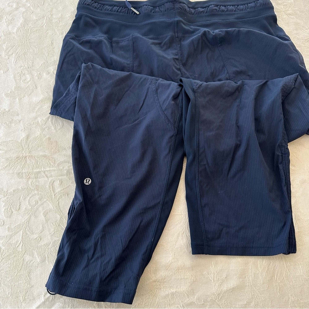 Size 12 Navy Lululemon cropped dance pants